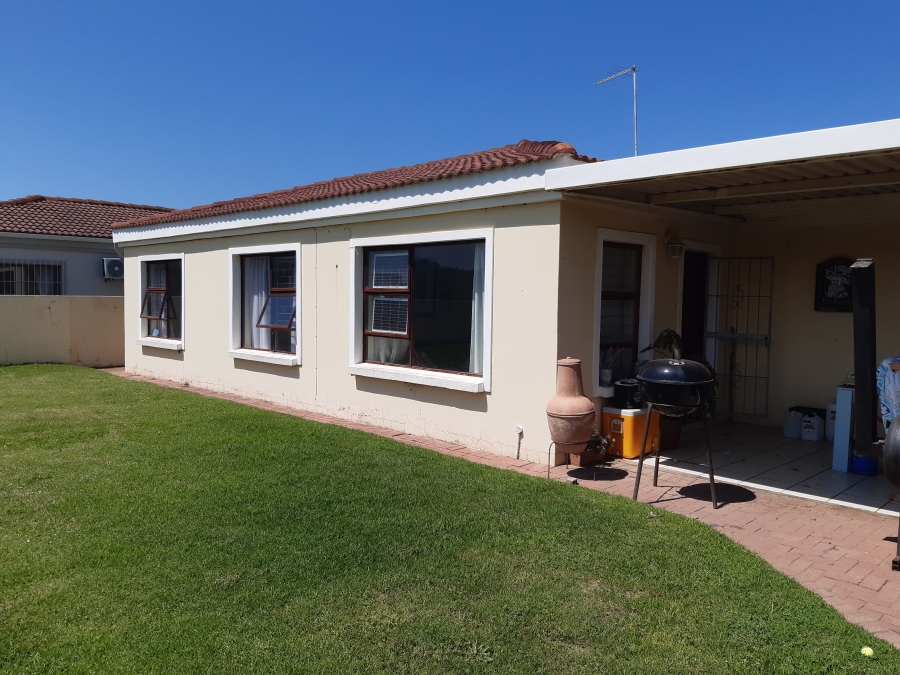 3 Bedroom Property for Sale in Paradise Beach Eastern Cape